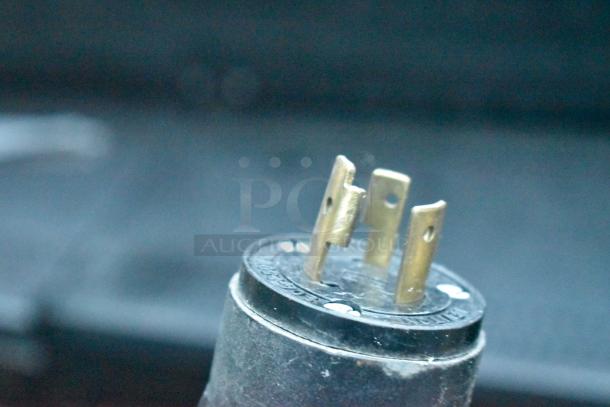 Close-up of a plug connector on a Killion Metal Commercial Open Grab N Go Merchandiser, 208/230 Volts, 1 Phase.
