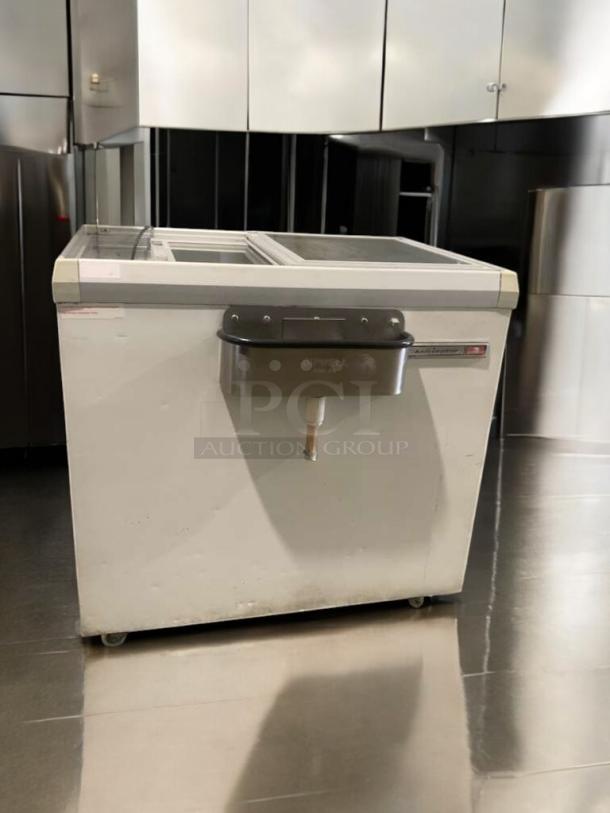 Frigidaire IK 273 commercial ice cream dipping cabinet freezer, very good condition, 115V, fully tested and working.