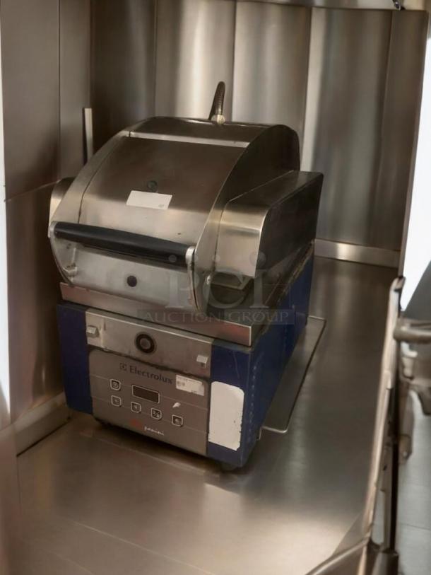 Electrolux HSPPME panini/clamshell grill in outstanding condition, 208V, fully tested, features stainless steel design.