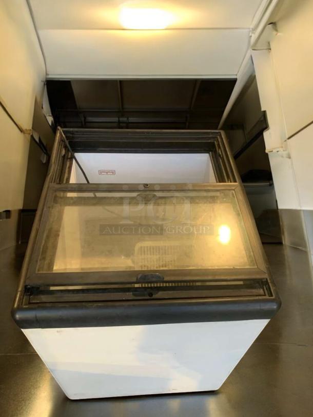 True THF-29FL horizontal glass-top freezer in prime condition, 115V. Fully tested and working, by True Manufacturing.