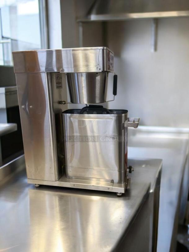 Newco CLDBR-3.5G cold brew dispenser in prime condition, stainless steel, 120V, fully tested and working.