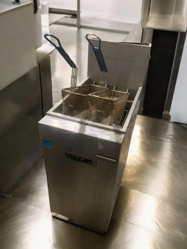 Vulcan 1VEG35M-1 natural gas fryer, outstanding condition, 70,000 BTU, tested and working, with dual baskets.