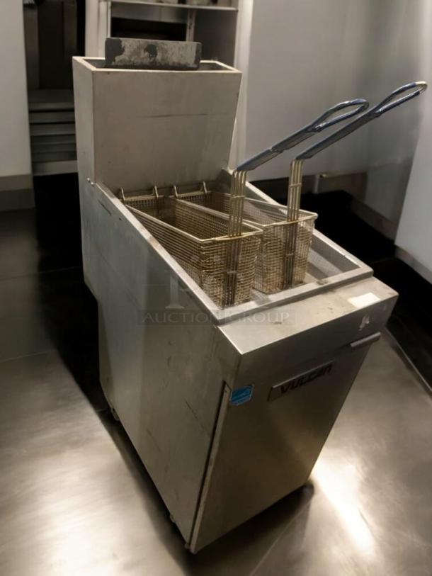 Vulcan 1VEG35M-1 natural gas fryer, 70,000 BTU, outstanding condition, fully tested and working, features dual baskets.