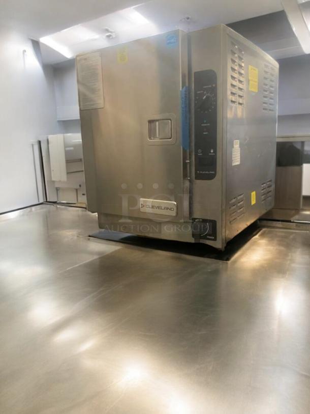 Cleveland 22CET6.1 electric countertop steamer in flawless condition. Stainless steel. Fully tested. 208/220/240V.