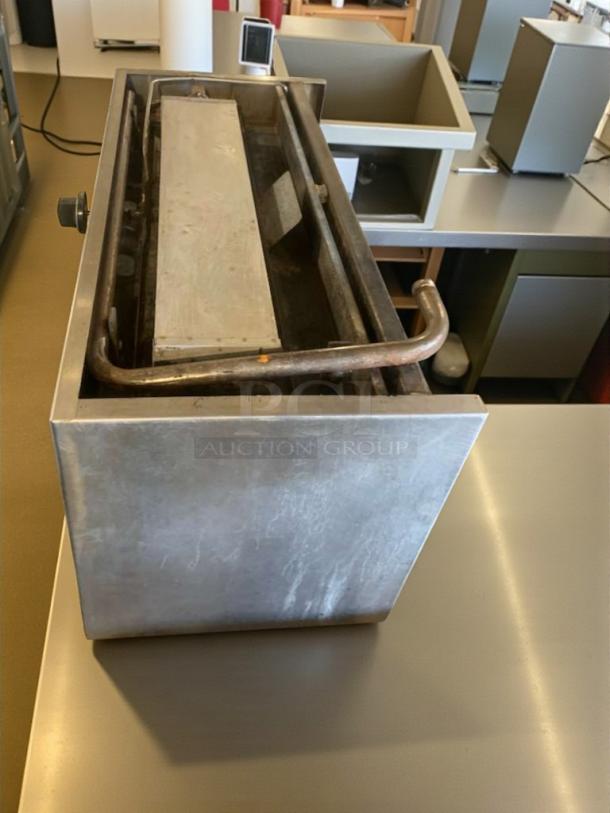 Jade Range Commercial Salamander/Cheesemelter, natural gas, exceptional condition, fully tested, metal finish, side view.