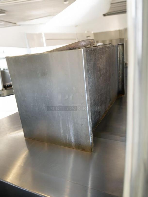 Jade Range commercial salamander cheese melter in exceptional condition, natural gas, fully tested and working.