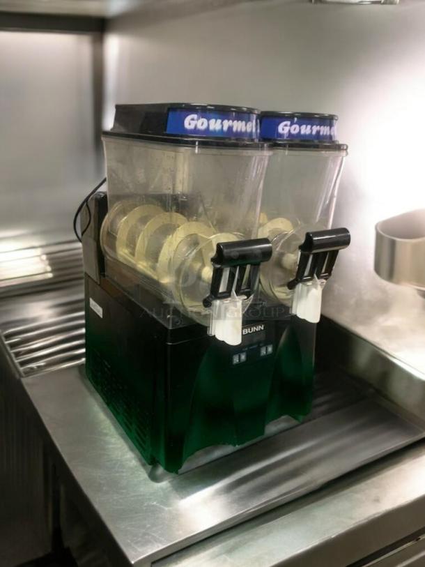 BUNN Ultra-2 Gourmet Ice Machine, immaculate condition, dual tanks, fully tested and working, ideal for frozen beverages.