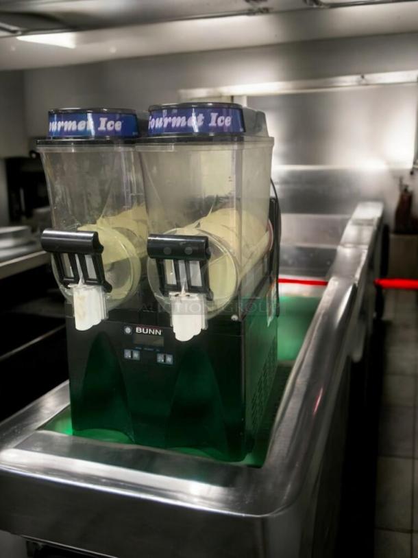 BUNN Ultra-2 Gourmet Ice Machine in immaculate condition, dual dispensers, fully tested, model Ultra-2.