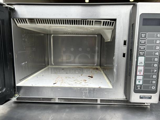 AMANA RFS12MPSA commercial microwave oven, 1200 watts, 120v. Interior shown with signs of use. Tested and working.