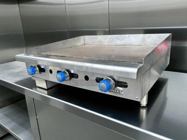 Imperial ITG-36 commercial gas griddle, 36", stainless steel with thermostatic controls, tested and working, in great condition.