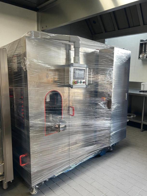 Great condition automatic packing machine, high voltage 340V, wrapped in plastic, tested and working, unknown brand.
