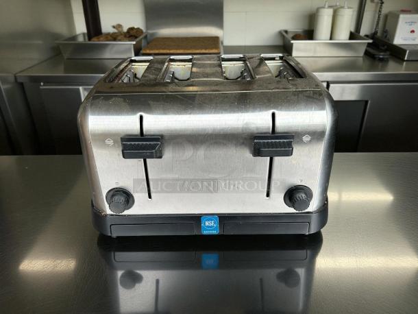 Waring WCT708 commercial toaster, chrome, 4 extra-wide slots, excellent condition, tested, NSF certified.