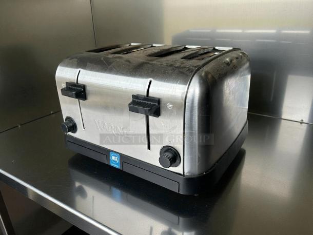 Waring WCT708 commercial toaster, chrome, 4 extra-wide slots, excellent condition, tested and working, NSF certified.