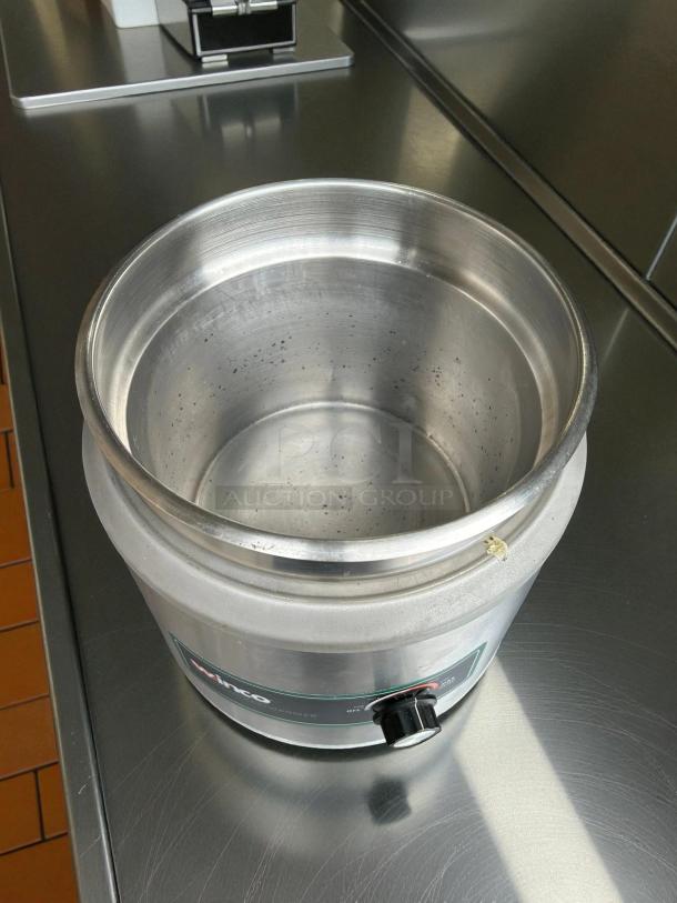 Winco FW-11R500 countertop food warmer, stainless steel, 11 qt pan, wet operation, 120v, tested and working condition.