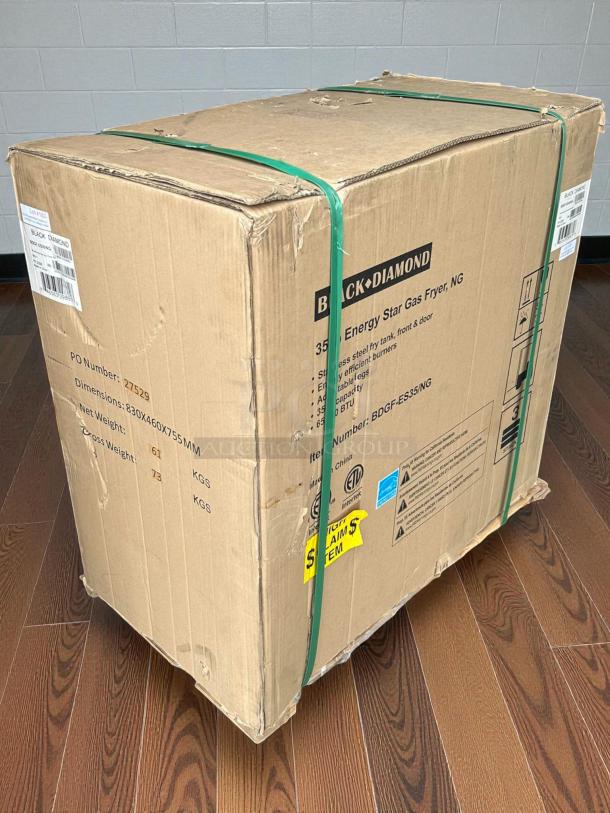 Brand New Black Diamond BDGF-ES35/NG gas fryer in original packaging. Floor model with 35 lb vat, natural gas, Energy Star certified. Box shows minor wear.