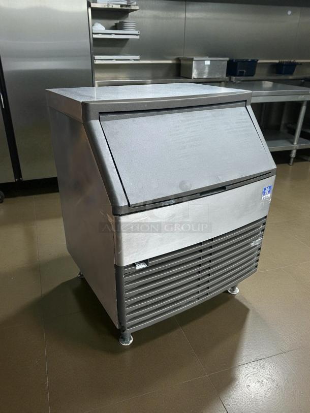 Manitowoc QD-0272A ice machine, excellent condition, 280 lb. production, 100 lb. storage, stainless steel finish.