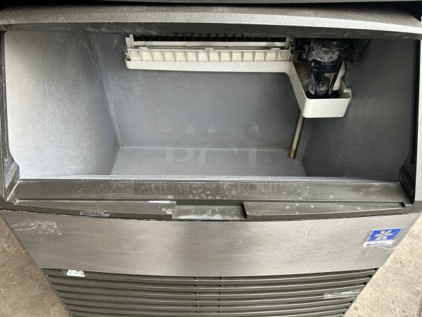 Manitowoc QD-0272A undercounter ice machine, excellent condition, 280 lb. production, 100 lb. storage, tested and working.