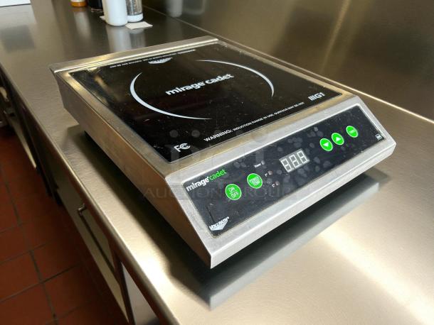 Vollrath 59300 Mirage® countertop induction cooktop, single burner, tested, working, sleek design, digital display.