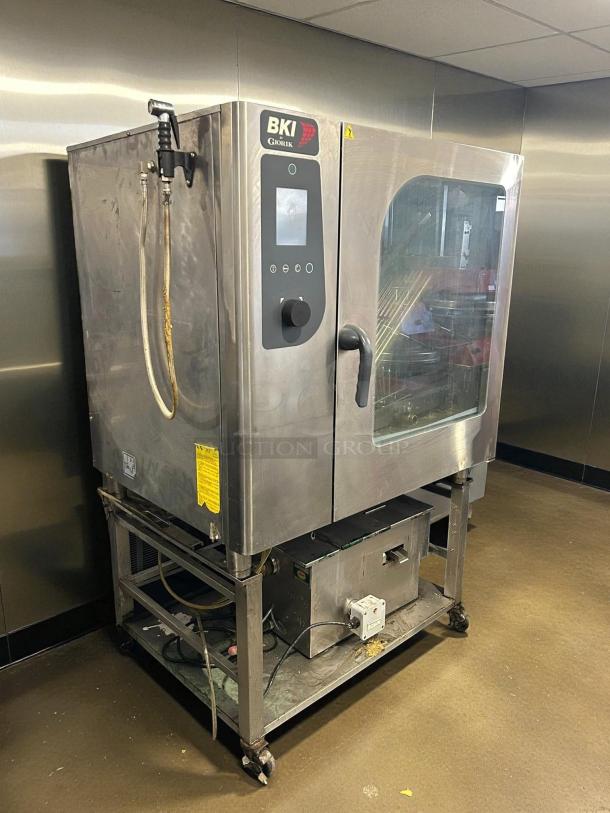 BKI ETE102R Combination Oven, electric, boilerless, 10 full sheet capacity, excellent condition, tested and working.