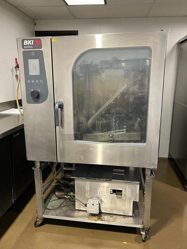 BKI ETE102R combination oven in excellent condition, electric boilerless, fits 10 full sheets, tested and working.