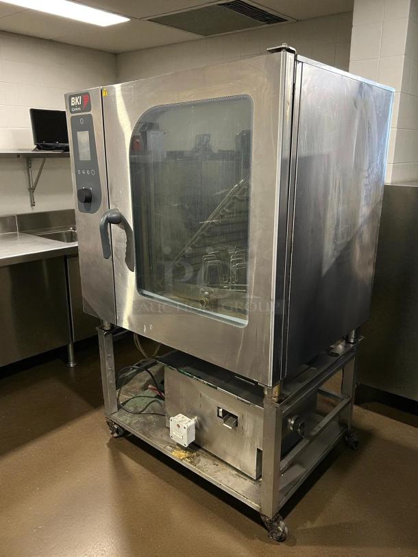 BKI ETE102R combination oven in excellent condition, electric, boilerless, fits 10 full sheets, tested and working.