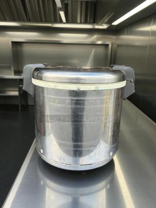 Thunder Group SEJ22000 50-cup electric rice warmer in stainless steel, excellent condition, 120v, tested and working.