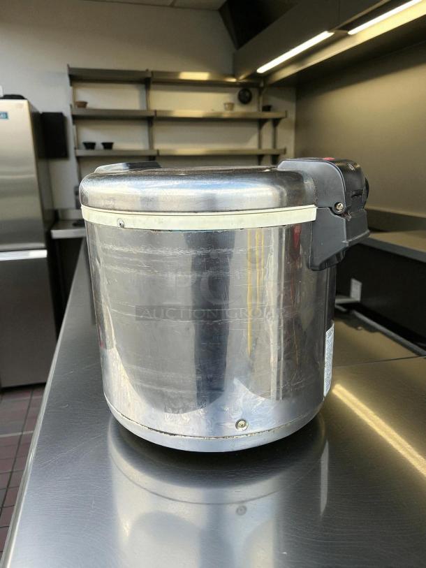 Thunder Group SEJ22000 electric rice warmer, 50 cup, stainless steel, excellent condition, tested working, 120v.