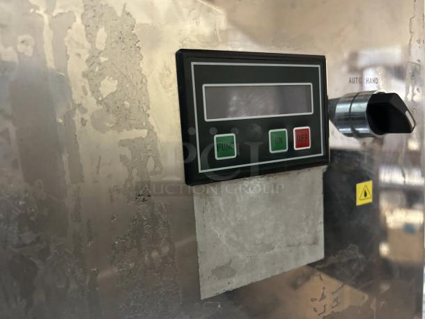 Citrocasa 8000 SB-ATS Advance Citrus Juicer in used condition. Control panel with "FUNG", "ON", "OFF" buttons visible.