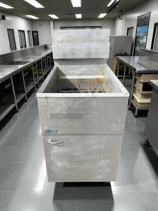 Pitco VF-65S gas fryer in excellent condition, 65 lb vat capacity, floor model, natural gas, tested and working.