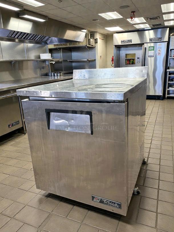True TWT-27F-HC 27" Worktop Freezer with 3 9/16" backsplash, excellent condition, tested and working, stainless steel.