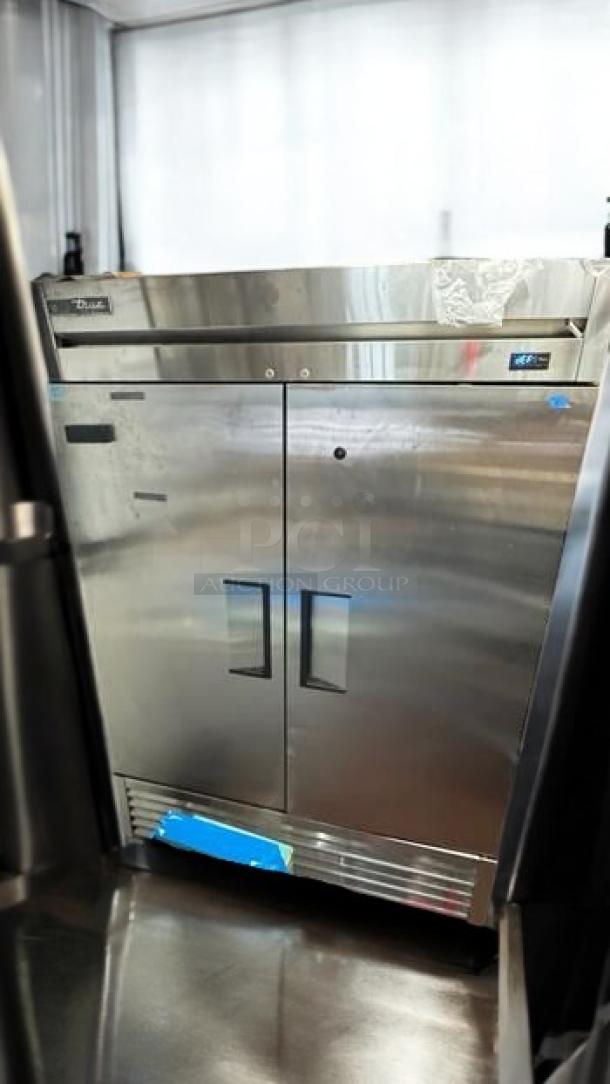 True T-49-HC Reach-In Refrigerator, stainless steel, immaculate condition, fully tested, double doors, by True Manufacturing.