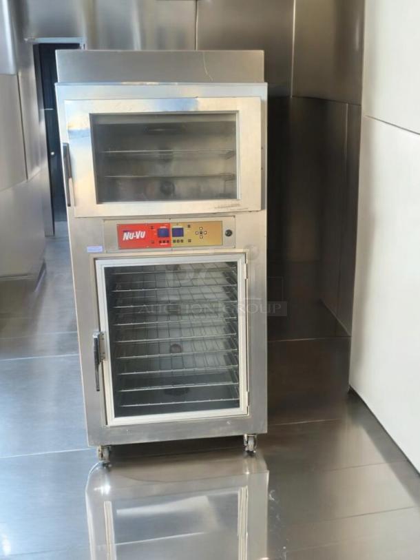 Nu-Vu/Toastmaster SUB-123P oven/proofer combo in pristine condition, 208V, fully tested and working. Stainless steel exterior.