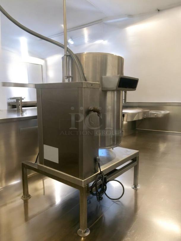 Groen Large Capacity Electric Steam Kettle in prime condition, 208V, fully tested and working. Stainless steel construction.