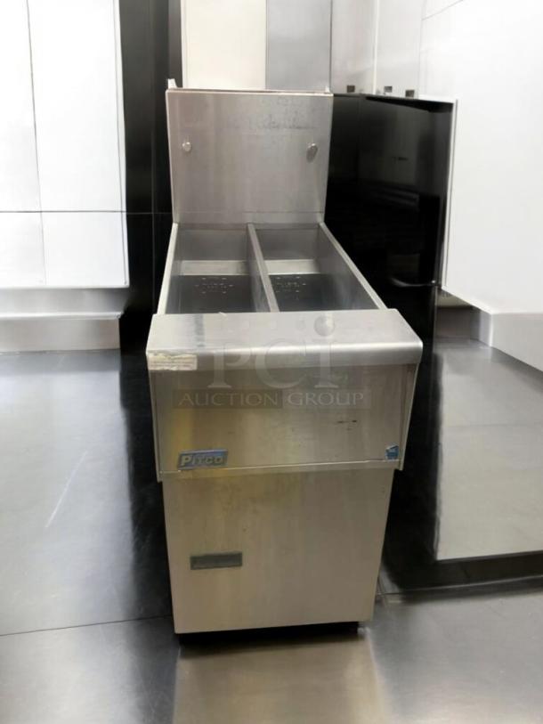 Prime Condition Pitco SG14T natural gas deep fryer by Pitco Frialator LLC. Stainless steel, fully tested and working.