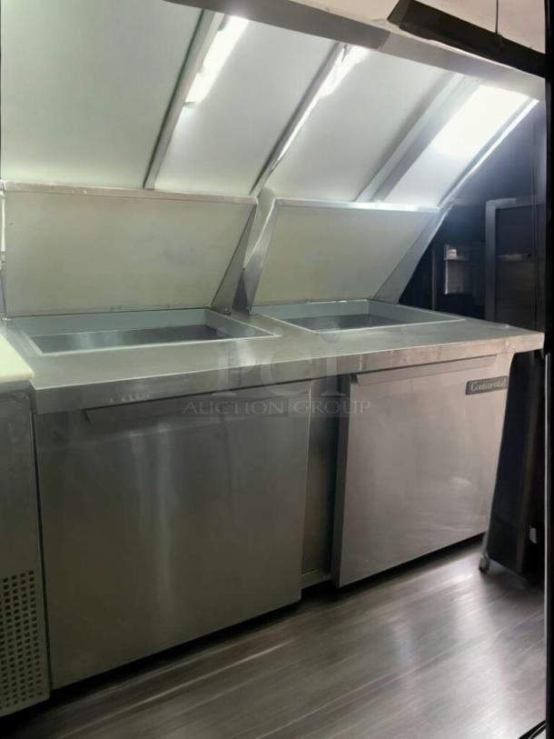 Continental Refrigeration undercounter prep table, stainless steel, dual compartments, fully tested, excellent condition.