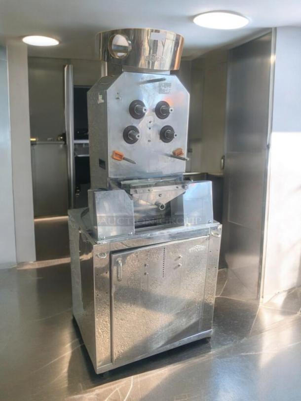 CitroCasa 8000SB commercial citrus juicer in immaculate condition, stainless steel, fully tested, 115/120V, TECNIC Marketing Products GmbH.