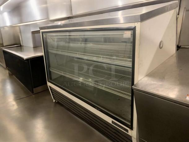 TRUE TCGG-36 refrigerated bakery display case, curved glass, pristine condition, fully tested, 115V, 36 inches.