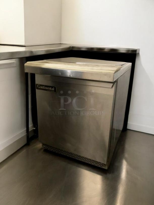 Continental Refrigerator SW27N-U-DW1, single door undercounter cooler in superb condition, tested and fully working.