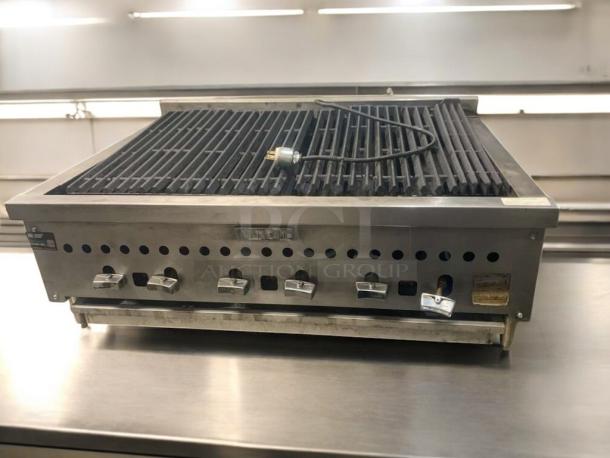 Commercial countertop charbroiler in superb condition, heavy-duty stainless steel gas grill, fully tested and working.