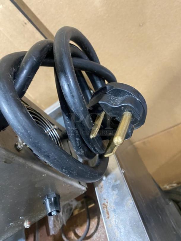 Vollrath Commercial Countertop Dual Burner Induction Range, Model 69507, electric cord and plug in view, 208/240V.