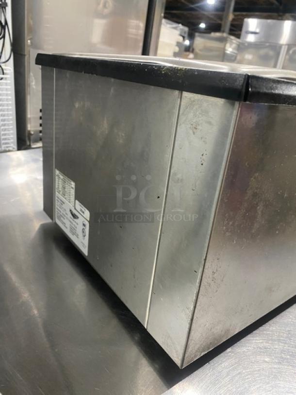 Alto Shaam stainless steel food warming drawer, Model 5001D, Serial 31388631, 120V 1Phase, commercial-grade.