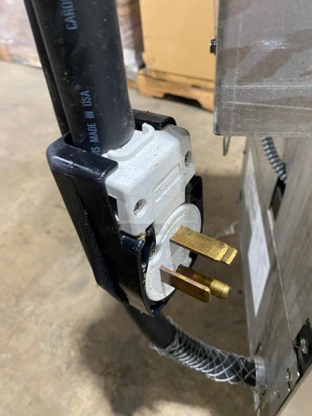 Frymaster FilterQuick Series Fryer, Model 1FQE80U0ZQTZB17, 208V 3 Phase, with touchscreen, filtration system, on casters.