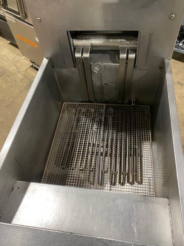 Frymaster FilterQuick Series stainless steel electric deep fryer, model 1FQE80U0ZQTZB17, 208V, with filtration system.
