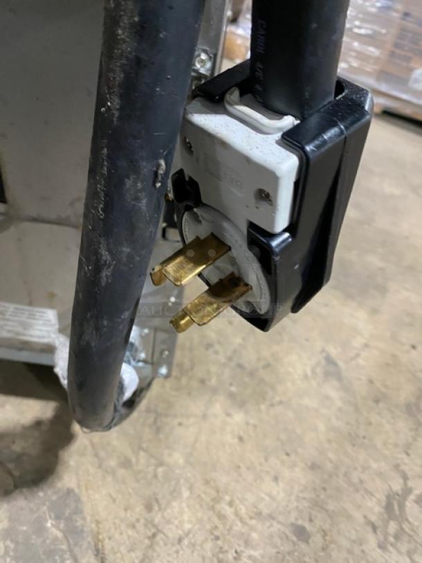 Frymaster FilterQuick Series commercial fryer power plug and cord, model 1FQE80U0ZQTZB17, 208V, 3-phase, on casters.