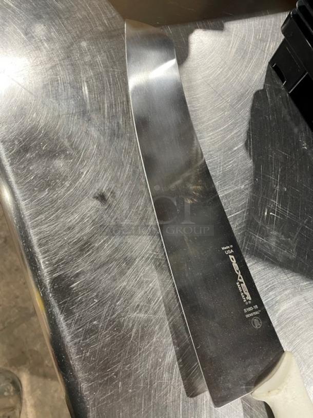 Dexter S16016 16" carbon steel pizza knife, new condition. Features white handle, visible model marking.