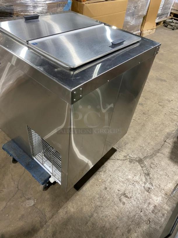 Master Bilt DC4DSE stainless steel ice cream dipping cabinet with flip top lids, model DC4DSE, 115V, in good condition.