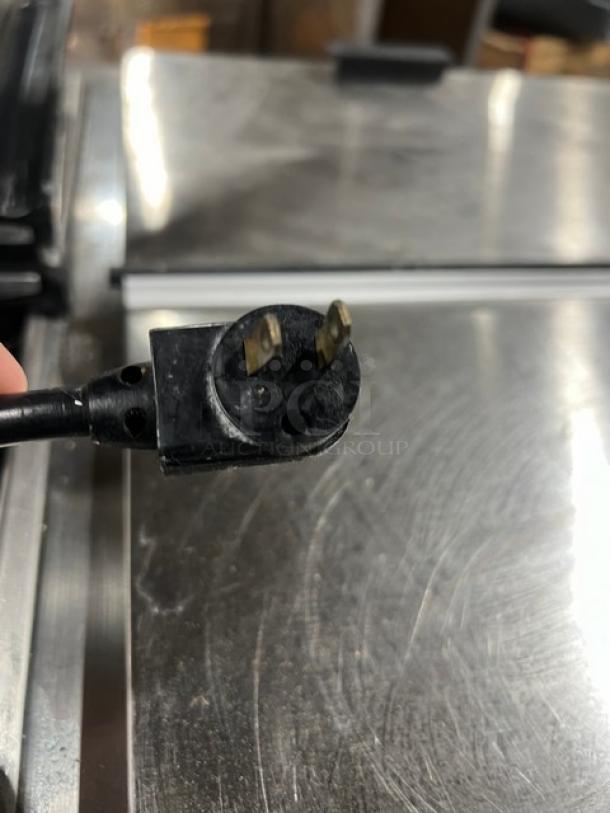 Alto Shaam 1200TH dipping cabinet plug detail, featuring a durable build. Suitable for commercial ice cream use.