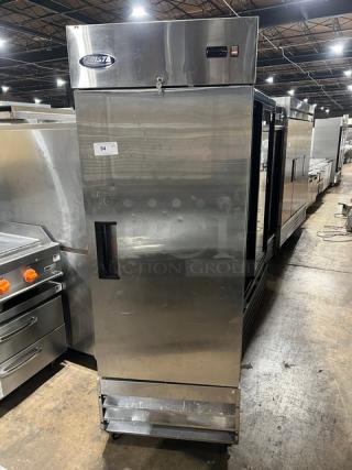 Grista GRRF1D commercial single door refrigerator, stainless steel, with poly coated racks. Serial 646564009013, 115V.