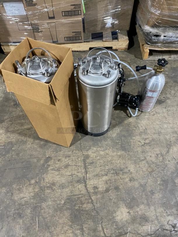 Perlick KC5 commercial stainless steel 5-gal cocktail keg with N-2 cylinder and Aquatec pump, includes original packaging.