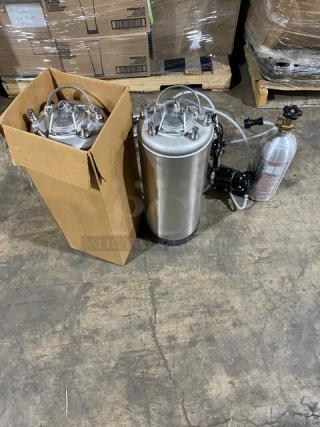 Perlick KC5 commercial stainless steel 5-gal cocktail keg with N-2 cylinder and Aquatec pump, includes original packaging.
